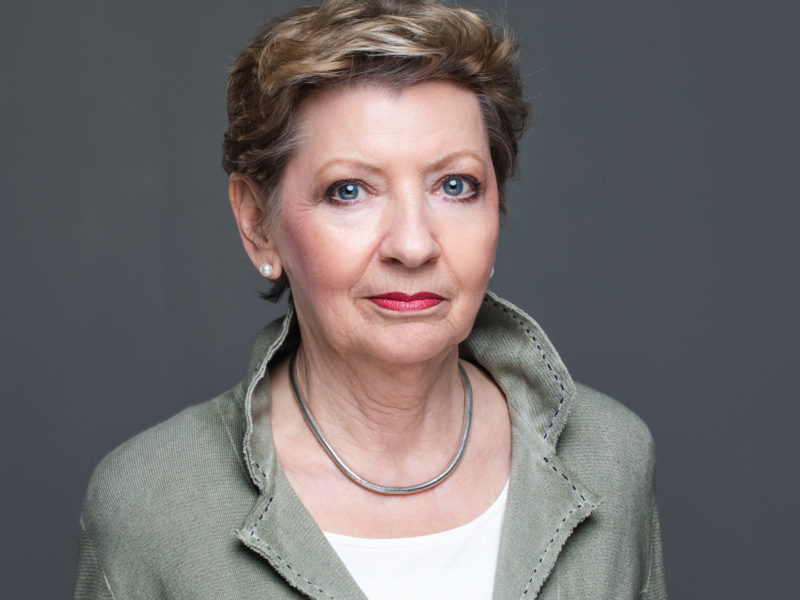headshot angelika