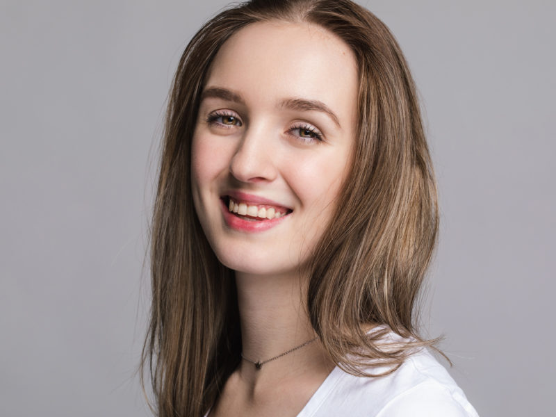 Headshot Annika Z. lächelnd